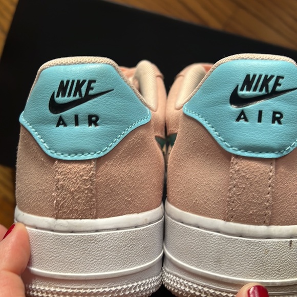 Very different Womens Nike Air Force 1 ‘07 SE - Picture 12 of 13